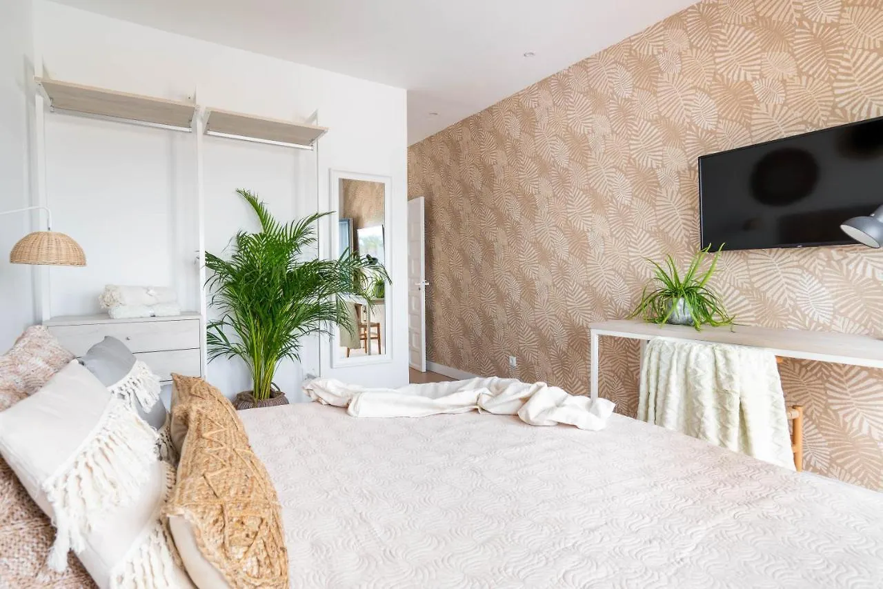 Bf Rooms Карбонерас Хостел